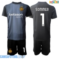Camisa de time de futebol Inter Milan Yann Sommer #1 Goleiro Replicas 1º Equipamento Infantil 2025-26 Manga Curta (+ Calças curtas)